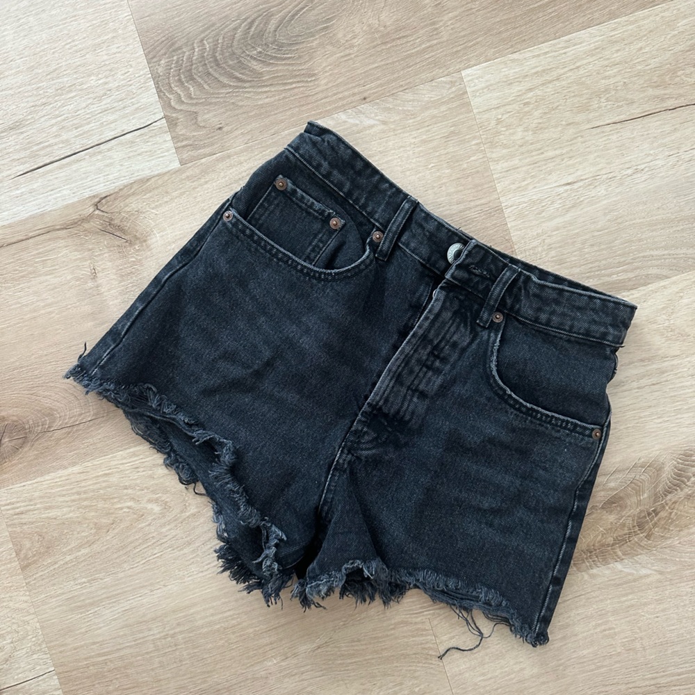 Black Zara shorts